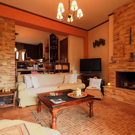 빌라 Zeusplace Fenia's Nest House